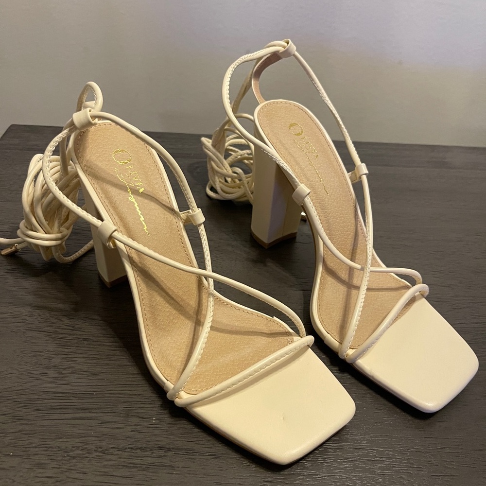 Cream heels - Picture 1 of 5